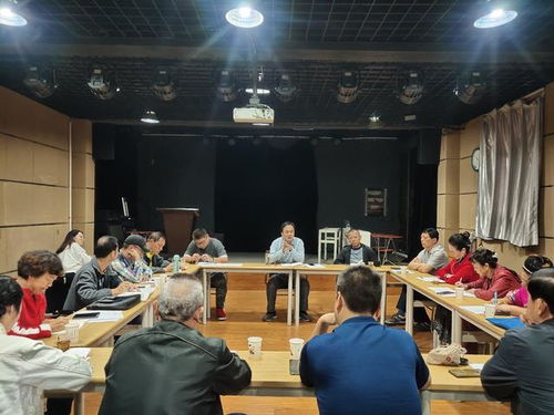 襄陽市群眾藝術(shù)館組織召開 第十屆諸葛亮文化旅游節(jié) 百場(chǎng)群文展演 合同簽訂會(huì)議