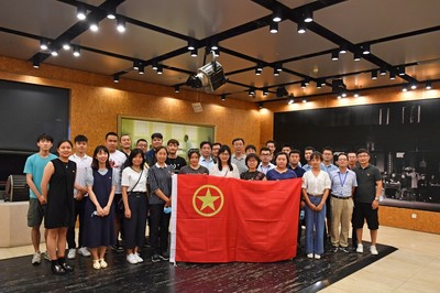 人藝名家當導游 “一棵菜”里有乾坤--資劃所組織開展團員青年文化交流活動